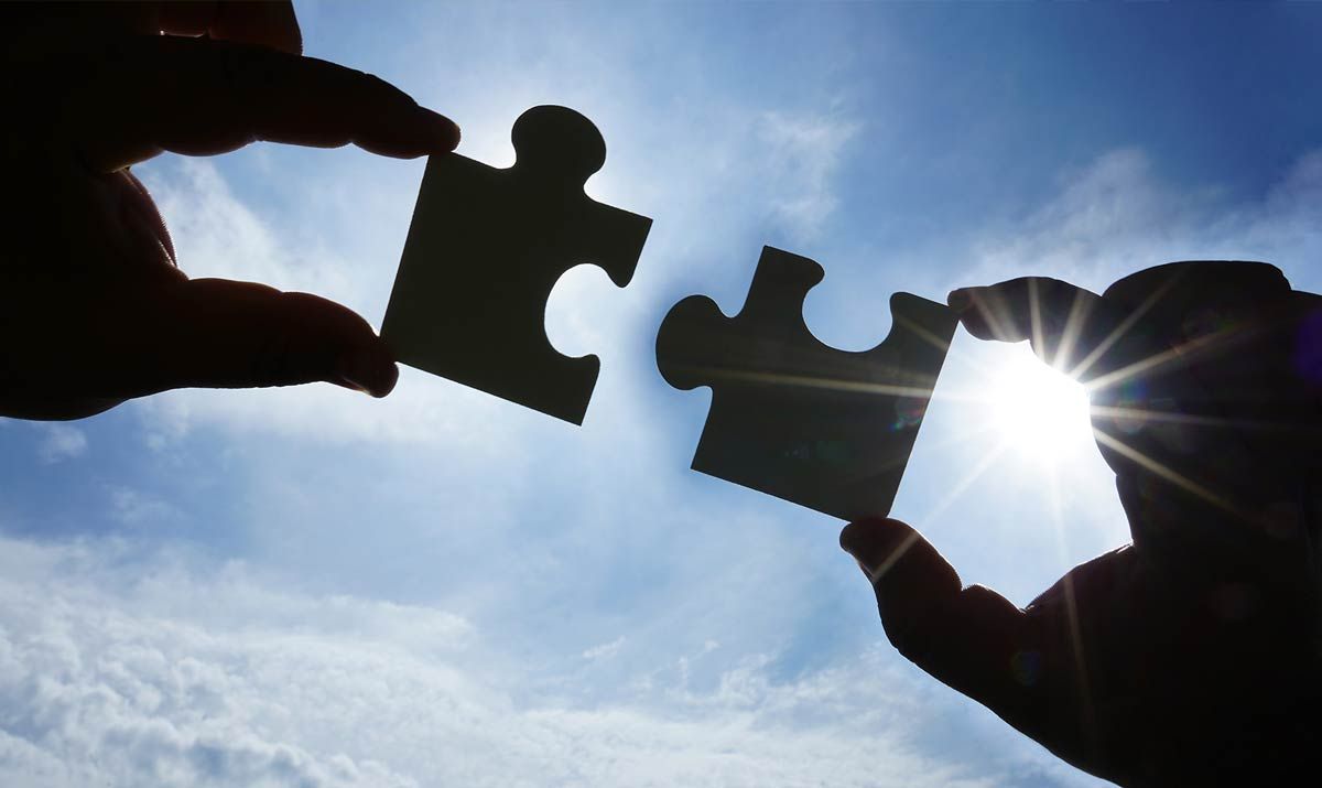 two-puzzle-pieces-fitting-together-to-represent-Top-5-Pensoft-&-Comp-U-Floor-Advantages