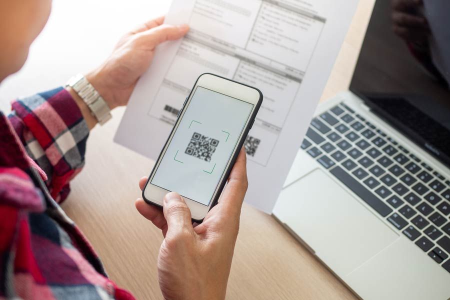 project-management-software-scanning-qr-code-for-construction-project